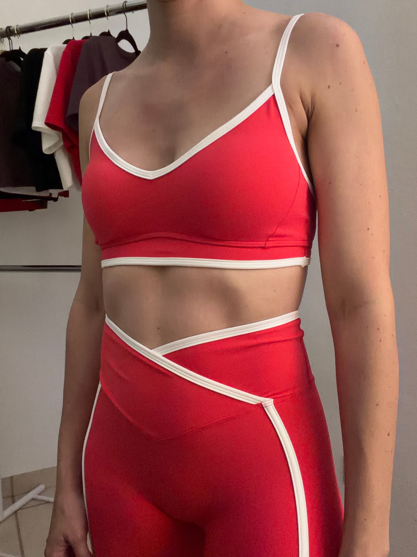 V Set Red